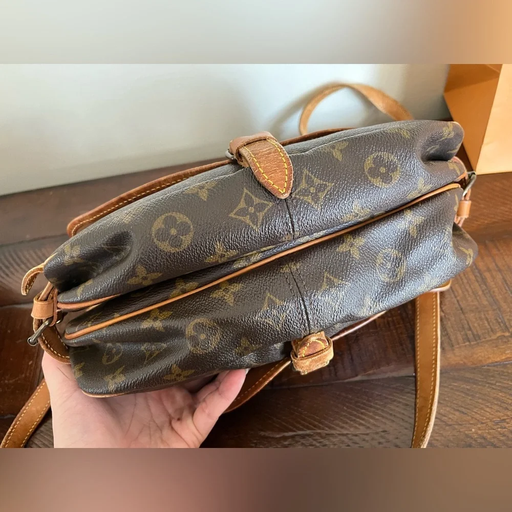 Louis Vuitton Saumur 30 in Monogram - Picture 12 of 15